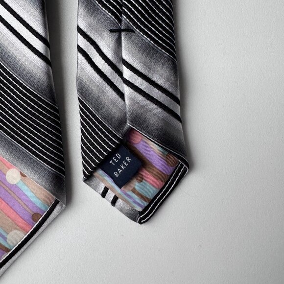 Ted Baker Silk Tie Brand New - Picture 3 of 5